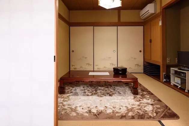 Traditional Oda, Sigara İçilmez, Ortak Banyo (Japanese Style for 4 People)