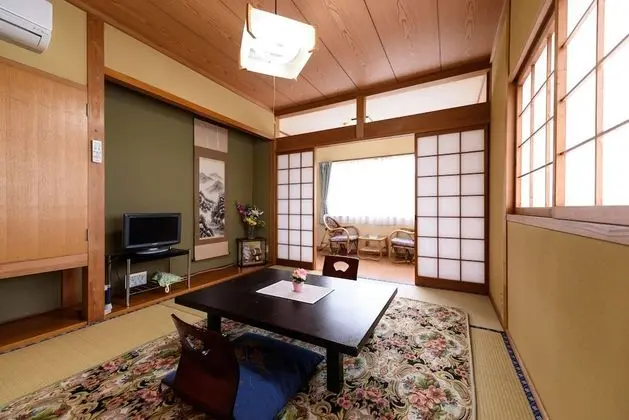 Traditional Oda, Sigara İçilmez, Ortak Banyo (Japanese Style for 4 People)