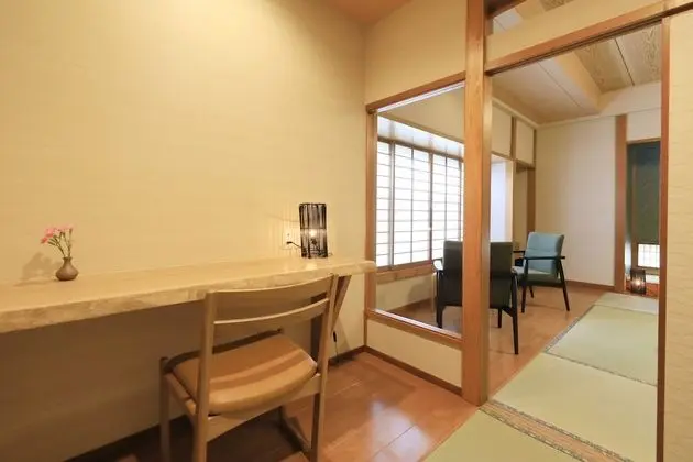 Standard Oda, 1 En Büyük (King) Boy Yatak, Sigara İçilmez (Japanese Style, w/Working space)
