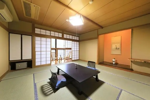 Traditional Dört Kişilik Oda, Sigara İçilmez (Japanese Style, for 3 guests)