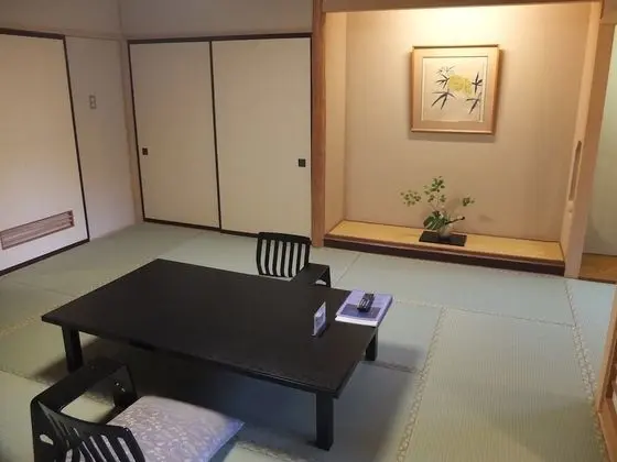 Traditional Oda, Sigara İçilmez, Nehir Manzaralı (Japanese Style, Main - 10 Tatami)