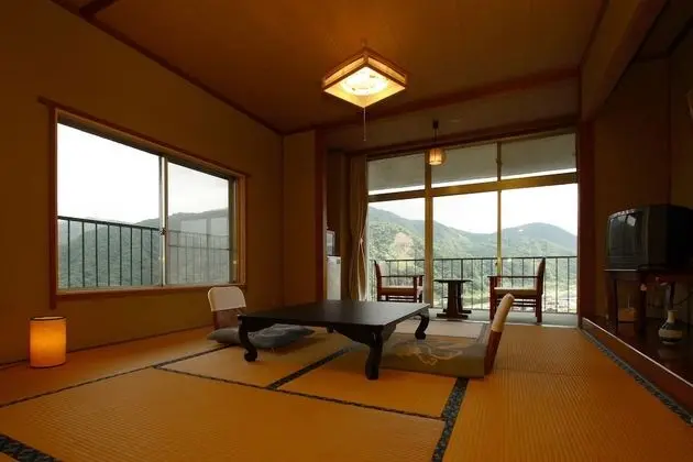 Traditional Oda, Dağ Manzaralı (Japanese Style, East)