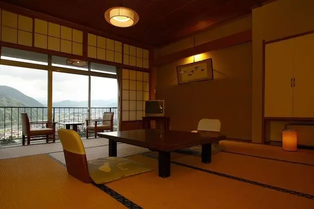 Traditional Oda, Dağ Manzaralı (Japanese Style, East)