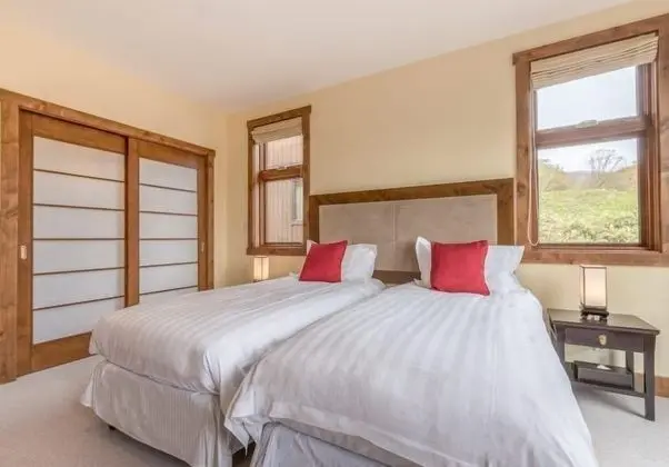 Ev, 5 Yatak Odası (With 4 Bathroom)