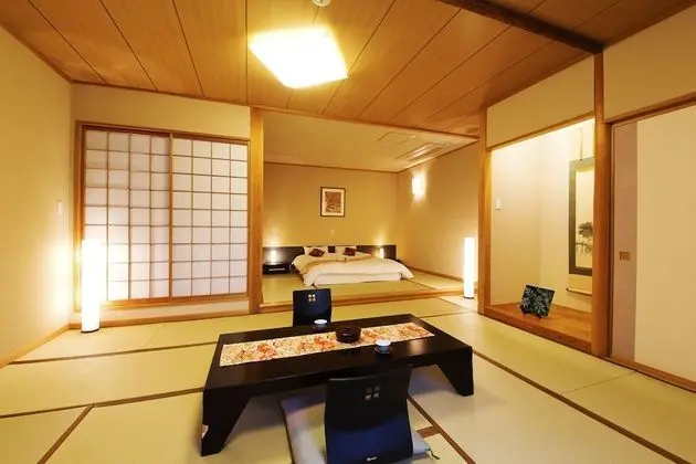 Oda, Sigara İçilmez (Japanese-Western with 2JapaneseFutons)