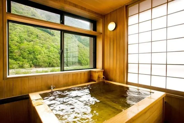Oda, Sigara İçilmez (Japanese-Western with 2JapaneseFutons)
