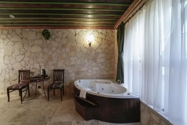 Cam Panoromik Oda, Jakuzili