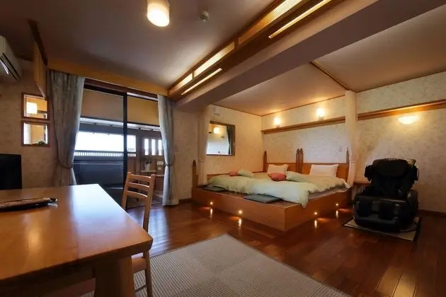 Standard Tek Büyük Yataklı Oda (Run of House with open-air bath)
