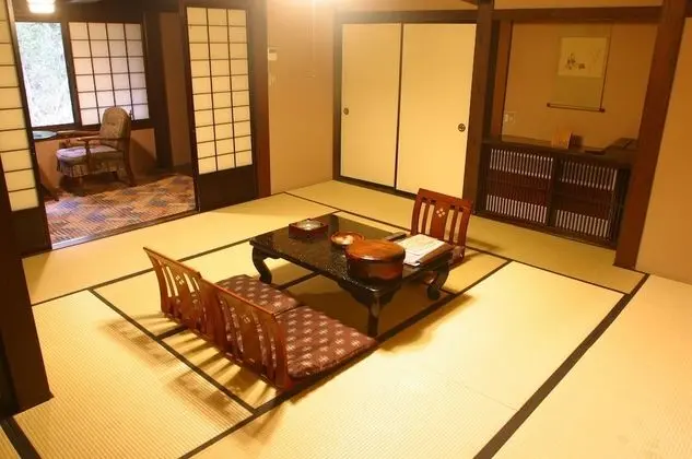 Traditional Oda, Sigara İçilebilir, Ortak Banyo (Japanese Style)