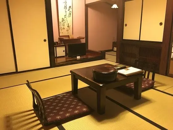Traditional Oda, Sigara İçilebilir, Ortak Banyo (Japanese/Western Style)