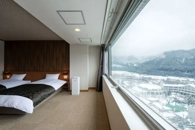 İki Ayrı Yataklı Oda, Sigara İçilmez