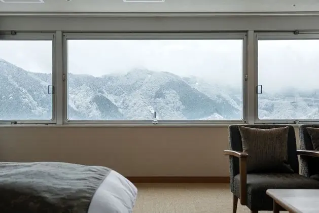 İki Ayrı Yataklı Oda, Sigara İçilmez