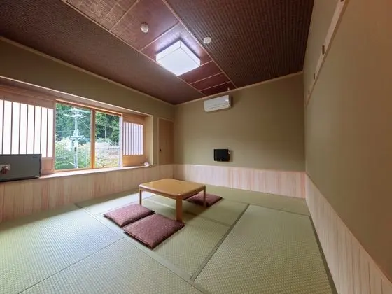 Traditional Oda, Sigara İçilmez, Ortak Banyo (Standard For 5 Guests)