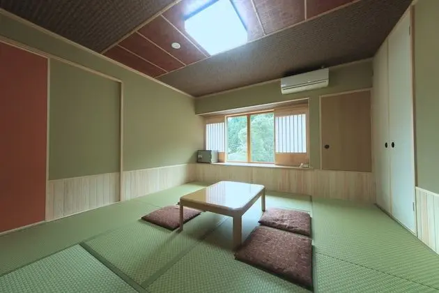 Traditional Oda, Sigara İçilmez, Ortak Banyo (Standard For 5 Guests)