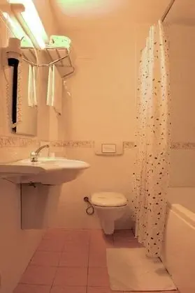 Standard Tek Büyük veya İki Ayrı Yataklı Oda