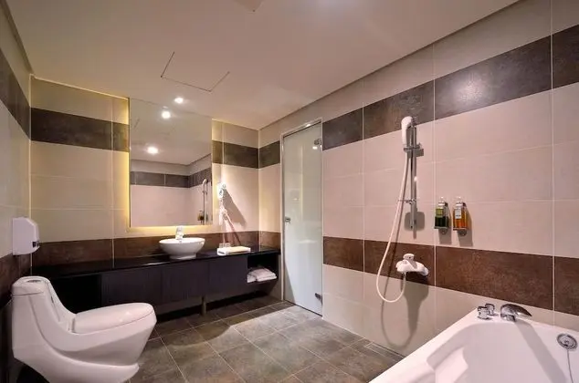 Design Tek Büyük Yataklı Oda, Küvet