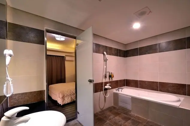 Design Tek Büyük Yataklı Oda, Küvet