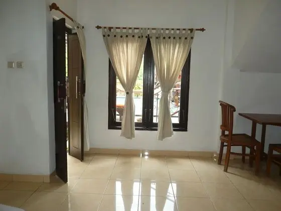 Tek Büyük Yataklı Oda, Havuz Manzaralı