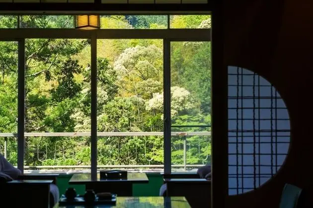 Oda, Vadi Manzaralı (Japanese Western Style Room)