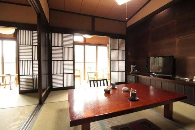 Traditional Oda (JP Style, for 6 Guests, Shared Toilet)
