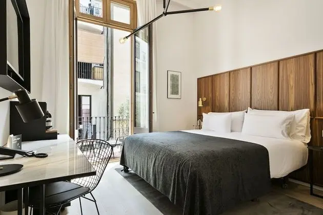 Design Tek Büyük Yataklı Oda, Balkon