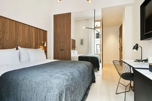 Design Tek Büyük Yataklı Oda, Balkon
