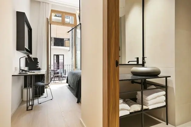 Design Tek Büyük Yataklı Oda, Balkon