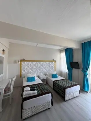 Çift Kişilik, Kara veya Kısmi Deniz Manzaralı, Balkonlu
