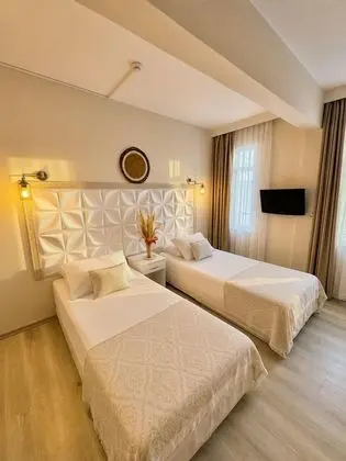 Çift Kişilik, Kara veya Kısmi Deniz Manzaralı, Balkonlu
