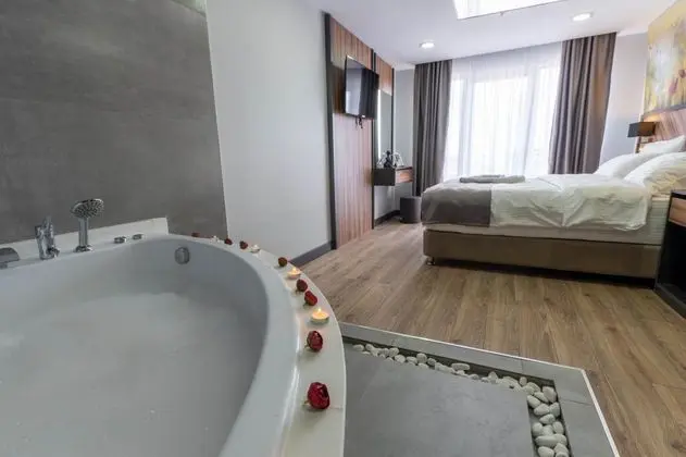 King Suite, Şehir veya Dağ Manzaralı, Jakuzili