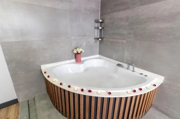 King Suite, Şehir veya Dağ Manzaralı, Jakuzili