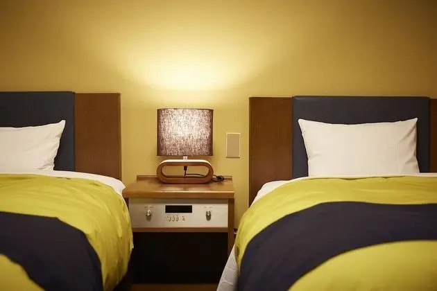 İki Ayrı Yataklı Oda, Sigara İçilmez