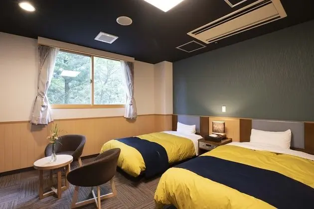 İki Ayrı Yataklı Oda, Sigara İçilmez