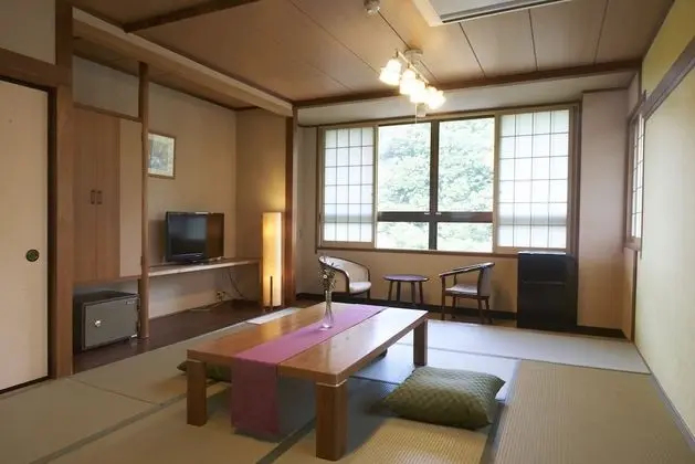 Oda, Sigara İçilmez (Japanese Style for 5 People)