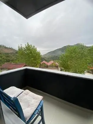 geniş dağ ve vadi manzarası