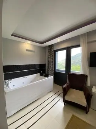 Suite, Dağ Manzaralı, Jakuzili ve Balkonlu