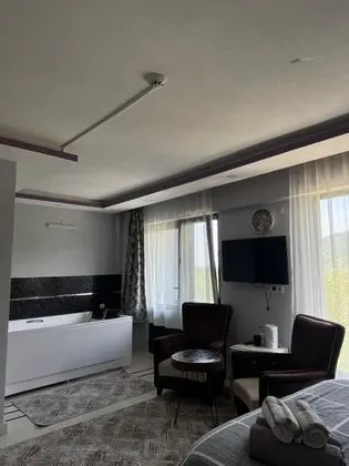 Suite, Dağ Manzaralı, Jakuzili ve Balkonlu