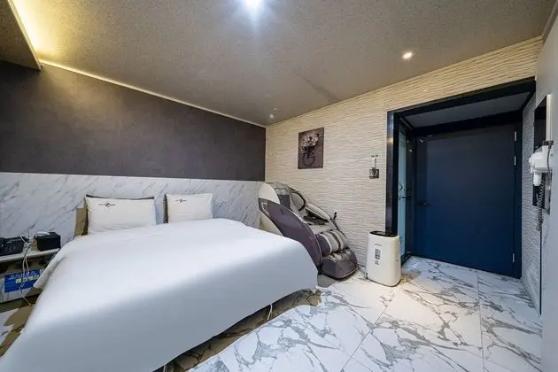 Premium Tek Büyük Yataklı Oda