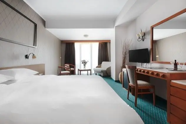 Deluxe Üç Kişilik Oda
