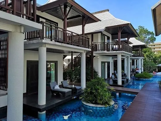 Deluxe Twin Room Pool Access