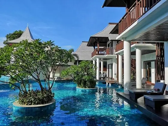 Deluxe Twin Room Pool Access