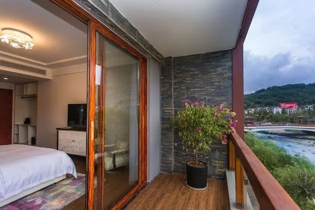 Deluxe Tek Büyük Yataklı Oda, 1 En Büyük (King) Boy Yatak, Balkon, Nehir Manzaralı
