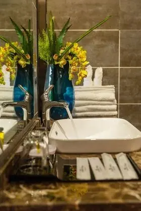 Deluxe Tek Büyük Yataklı Oda, 1 En Büyük (King) Boy Yatak, Balkon, Nehir Manzaralı