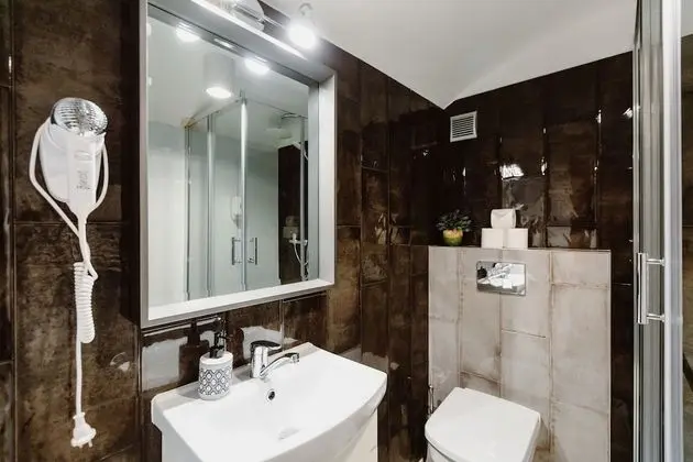 Deluxe Suite | King-size bed | A/C