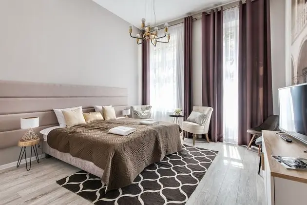 Deluxe Two-Bedroom Suite | King-size beds | A/C