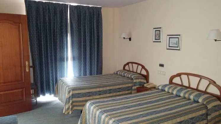 Tek Büyük veya İki Ayrı Yataklı Oda