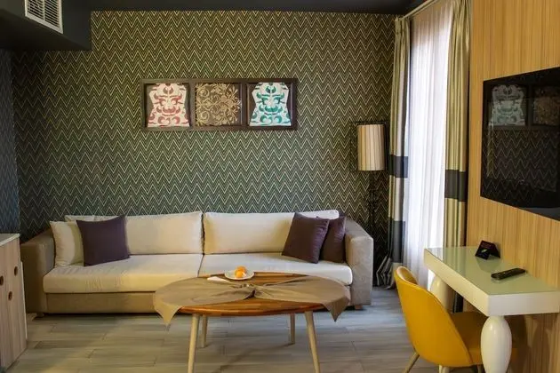 Deluxe Tek Büyük Yataklı Oda, Sigara İçilebilir