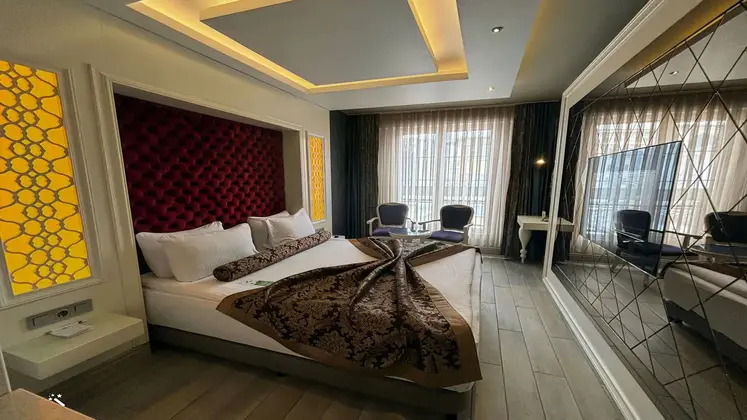Luxury Oda