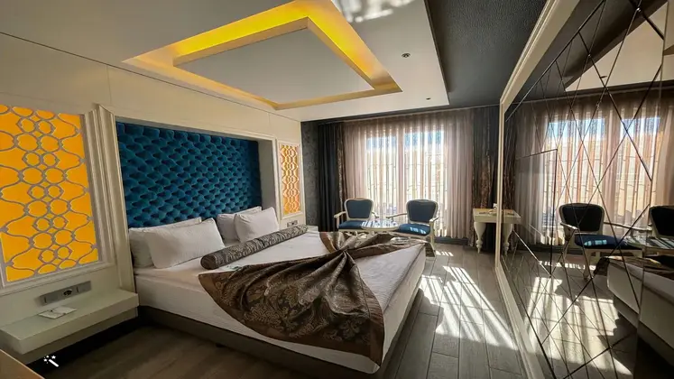 Luxury Oda