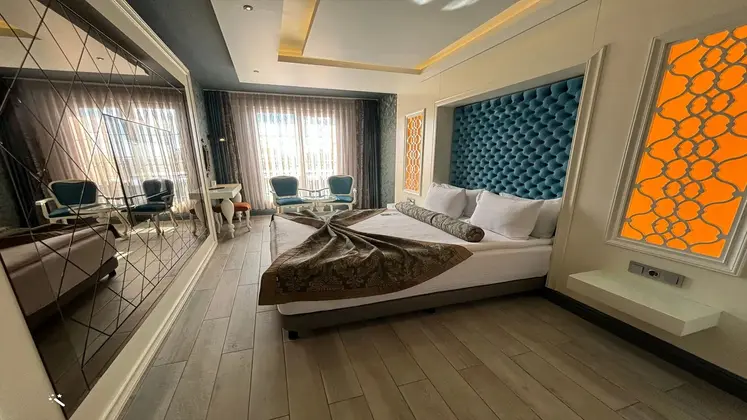 Luxury Oda